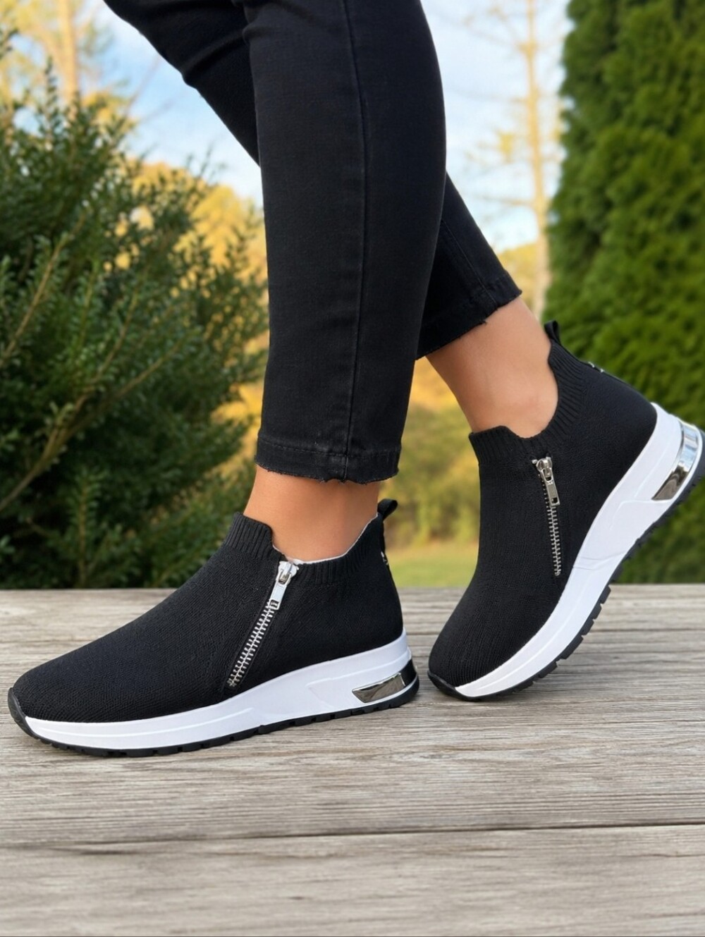 Steve Madden Omah Y2K Athleisure Minimalist Revival Chrome Heel Sneaker 7.5M